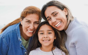 USAUnidos-Latin-Mother-Daughter